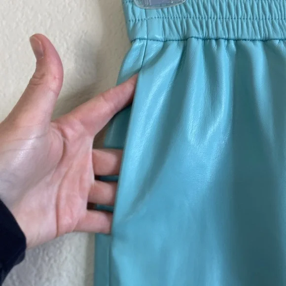 Alice + Olivia Pete aqua faux leather jogger pants size small in color breeze - Picture 3 of 7